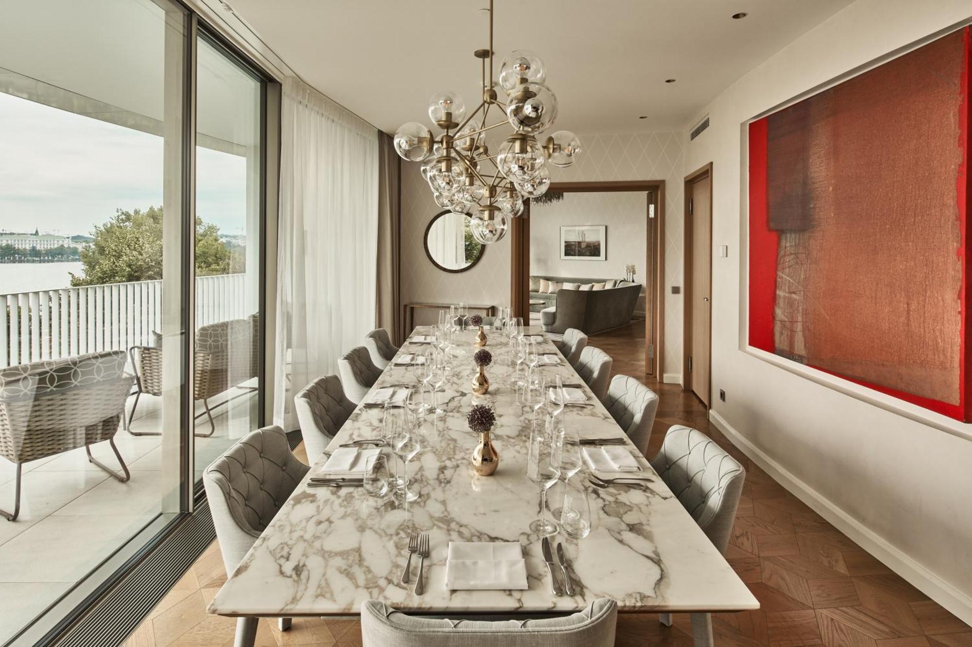 The Fontenay Hamburg Bagian luar foto Dining room