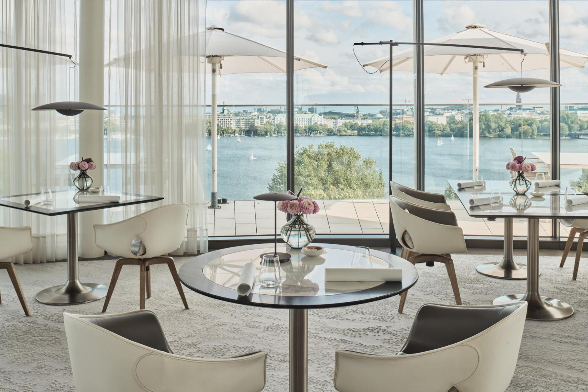 The Fontenay Hamburg Bagian luar foto The Terrace