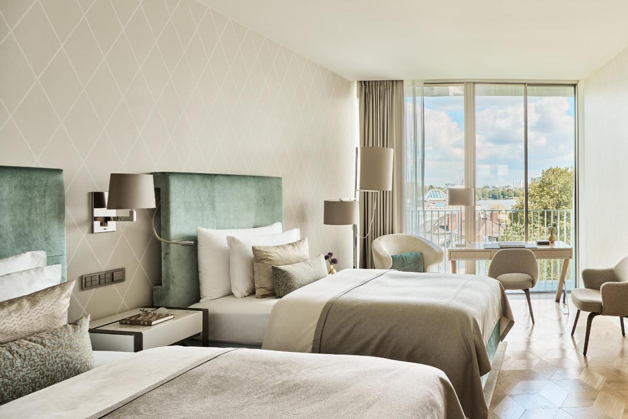 The Fontenay Hamburg Bagian luar foto Deluxe room