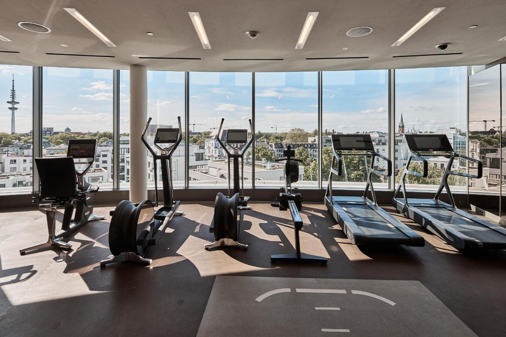The Fontenay Hamburg Bagian luar foto The gym at The Standard East Village