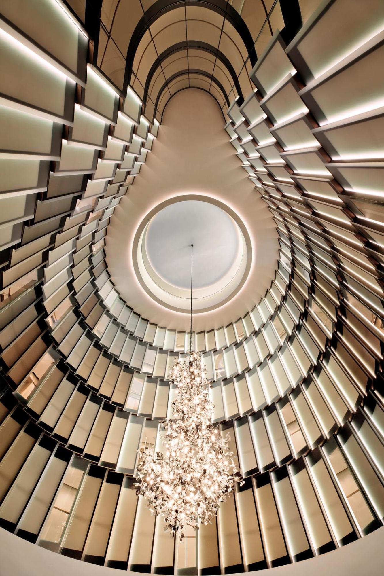 The Fontenay Hamburg Bagian luar foto The spiral staircase