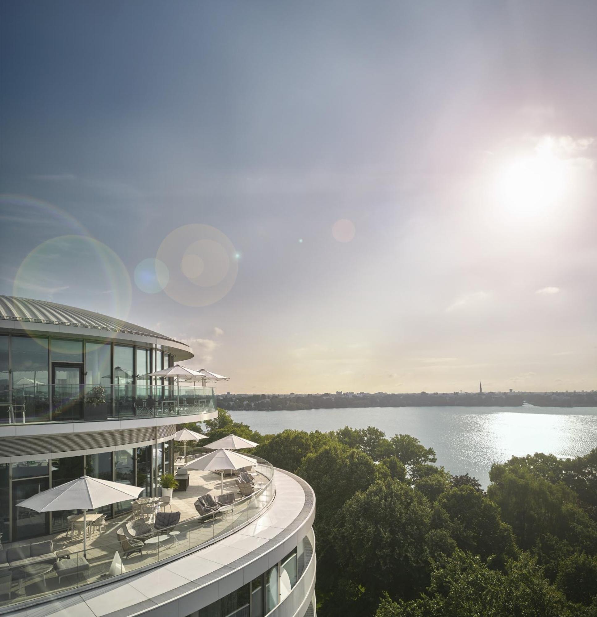 The Fontenay Hamburg Bagian luar foto View of the River Thames from the penthouse